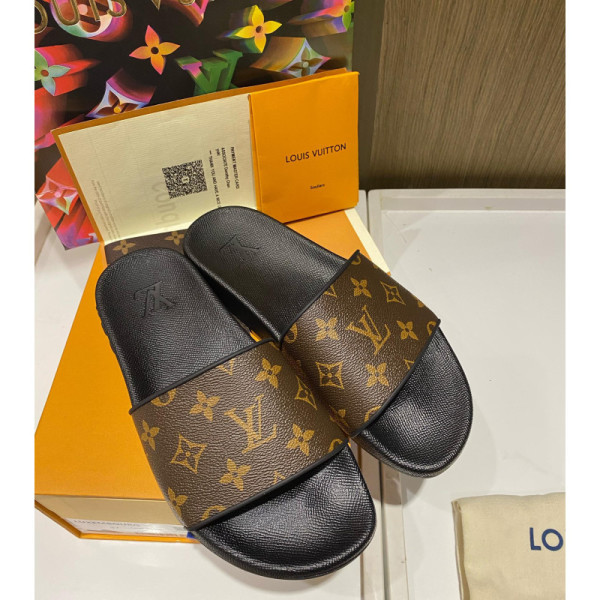 Louis Vuitton Slippers