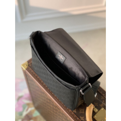 Louis Vuitton District Messenger Bag-M46255-26*20*7CM