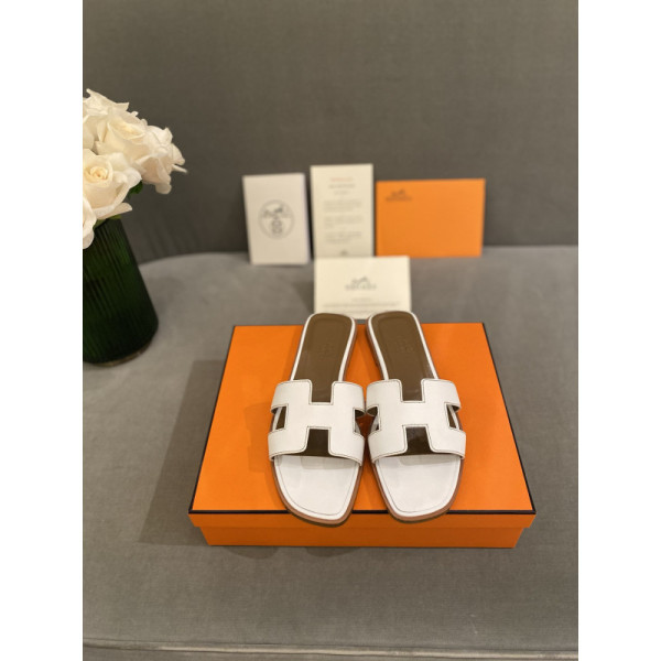 Hermes Slippers In Smooth Leather