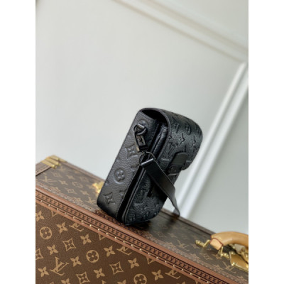 Louis Vuitton S-Lock Vertical Wearable Handbag-12*19*7CM