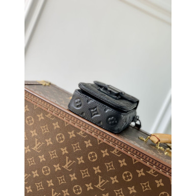Louis Vuitton S-Lock Vertical Wearable Handbag-12*19*7CM