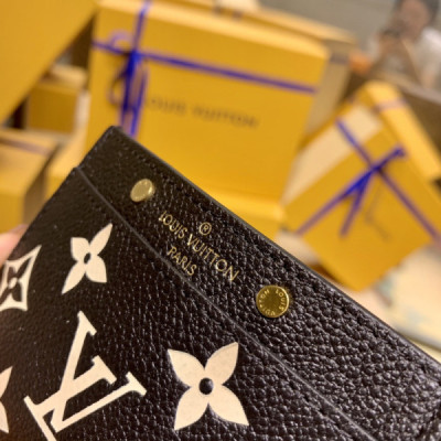 Louis Vuitton Card Holder M81022-11.0 x 7.5 x 0.4CM