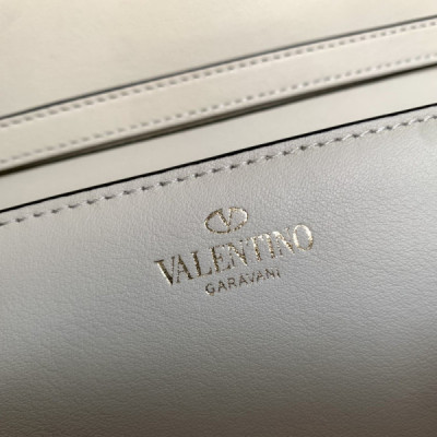 Valentino Garavani Locò Shoulder Bbag In Calfskin With Metallic VLogo-27*13*6CM
