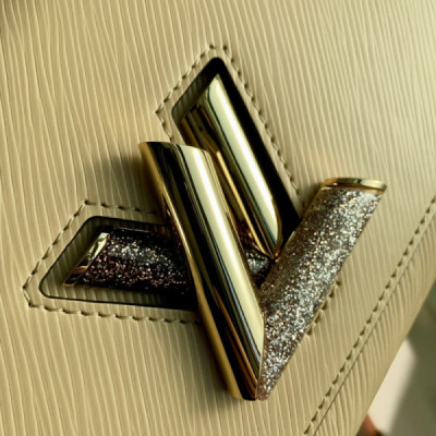 Louis Vuitton Twist MM-23*18*8CM