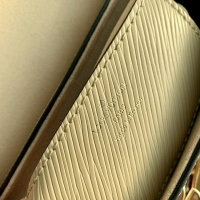 Louis Vuitton Twist MM-23*18*8CM