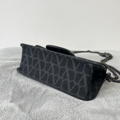 Valentino Garavani Loc-27*13*6CM