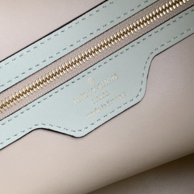 Louis Vuitton M13668 Top Handbags-40*20*25CM