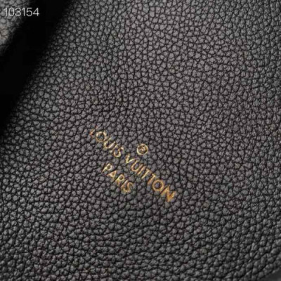 Louis Vuitton V Tote-36*27*16CM