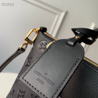Louis Vuitton V Tote-36*27*16CM
